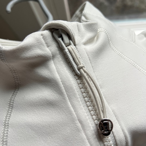 Lululemon Define Jacket Womens Size 8 BONE Full Zip RETAIL $128 - Picture 4 of 6